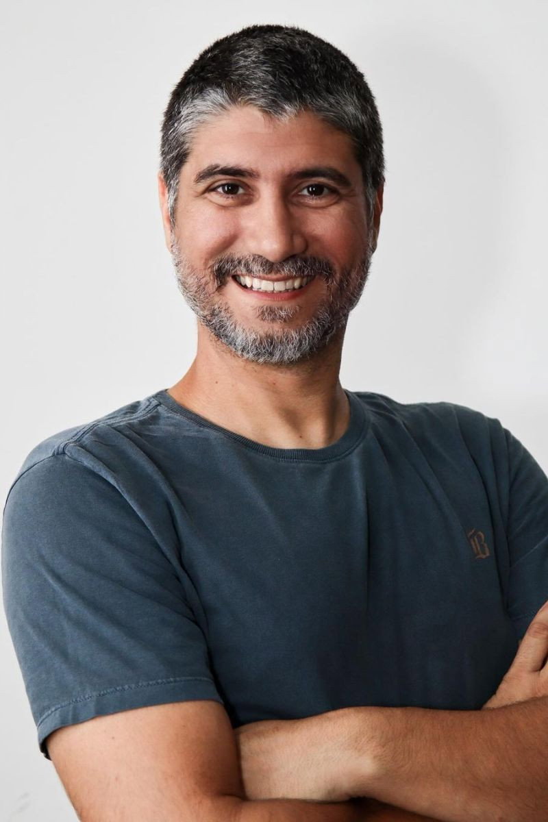 Alan Nunes as Vicente in Beloved Father