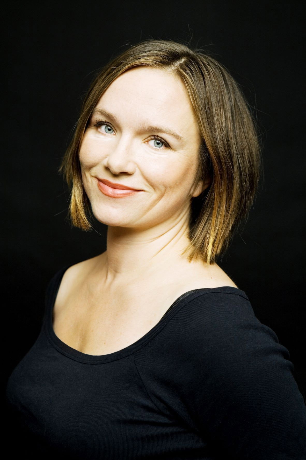 Camilla Larsson as Malena in Om Stig Petrés hemlighet