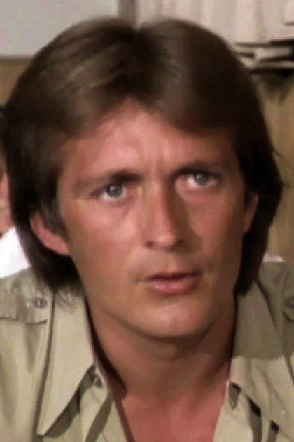 Waldir Siebert as Sergio in A Praia do Pecado