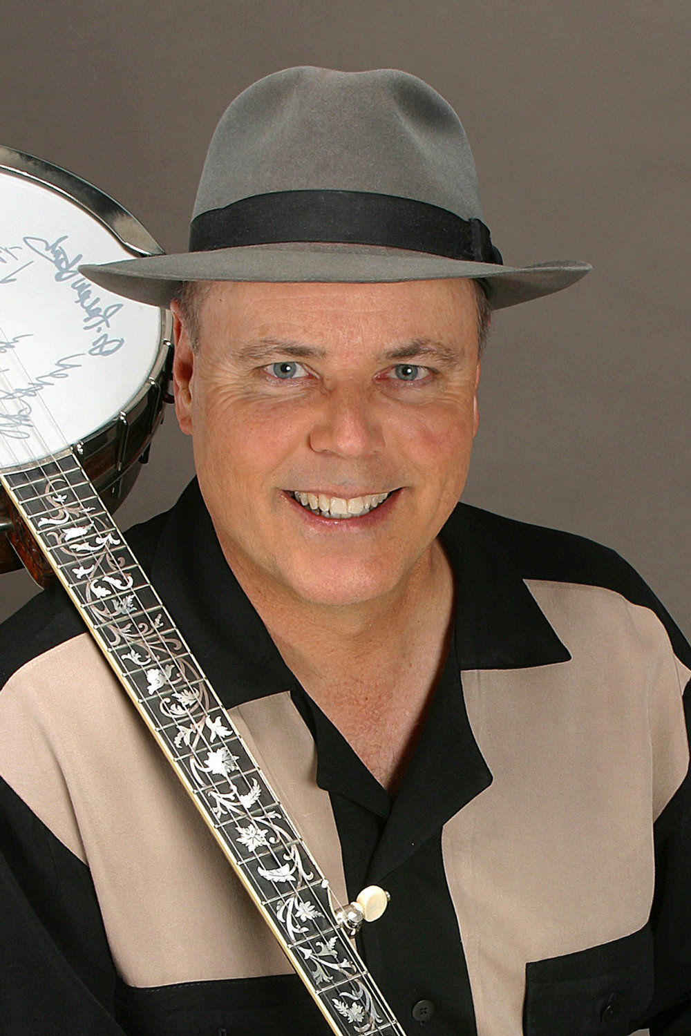 David Holt as Self - Host in David Holt's State of Music
