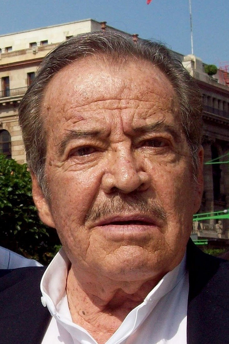 Claudio Obregón as Andrés in Life Changes