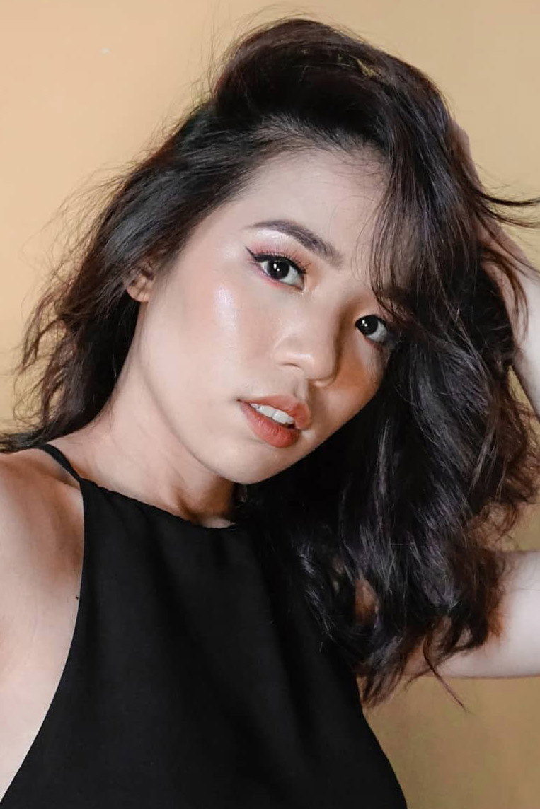 Nikki Bagaporo as Lorenza / Enchang in Angels Without a Heaven