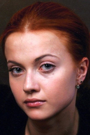 Александра Афанасьева-Шевчук as Olga Guskova in A Place in the Sun