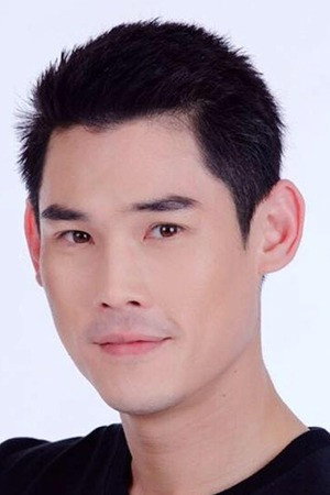 Kan Kantathavorn as Karn in The Moment