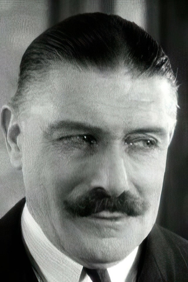 Fernand Mailly as Le colonel Leroy in La Mystérieuse Lady