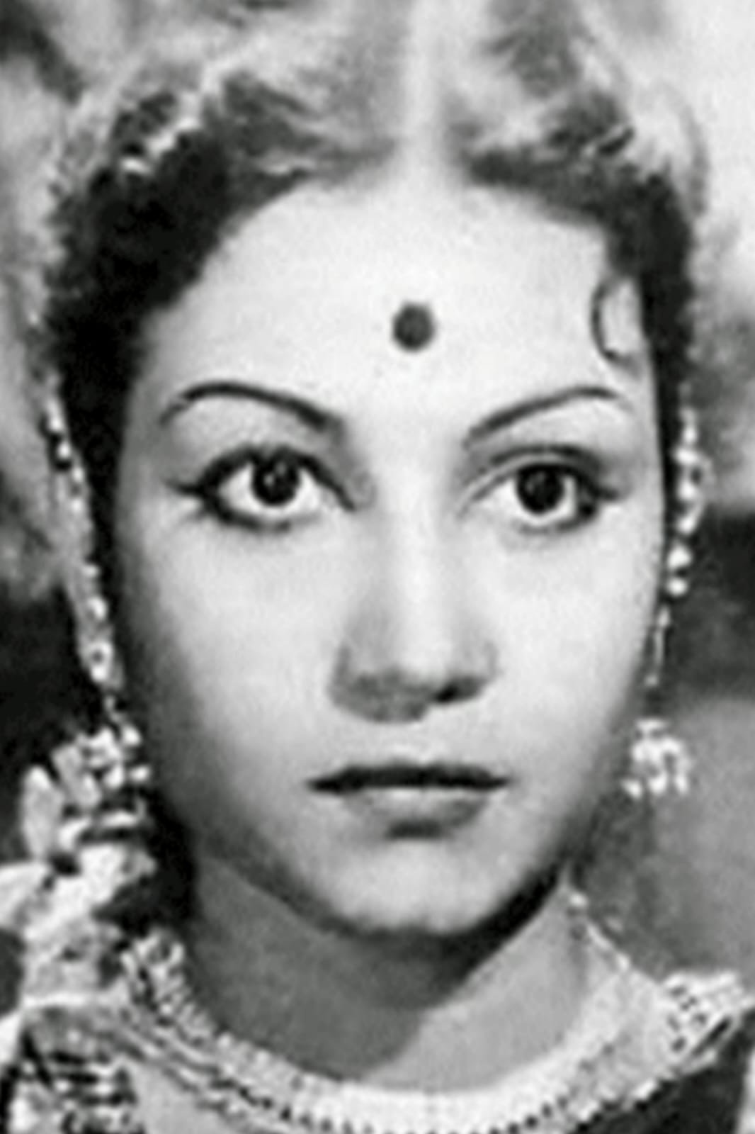Girija as Usha in Appu Chesi Pappu Koodu