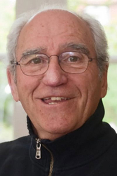 Tom McEwan as Bob, kunstner in På rigmor