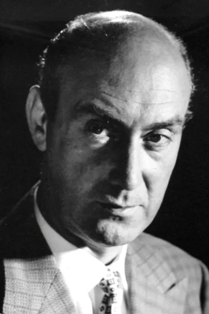 Consalvo Dell'Arti as Lowett in Cisco