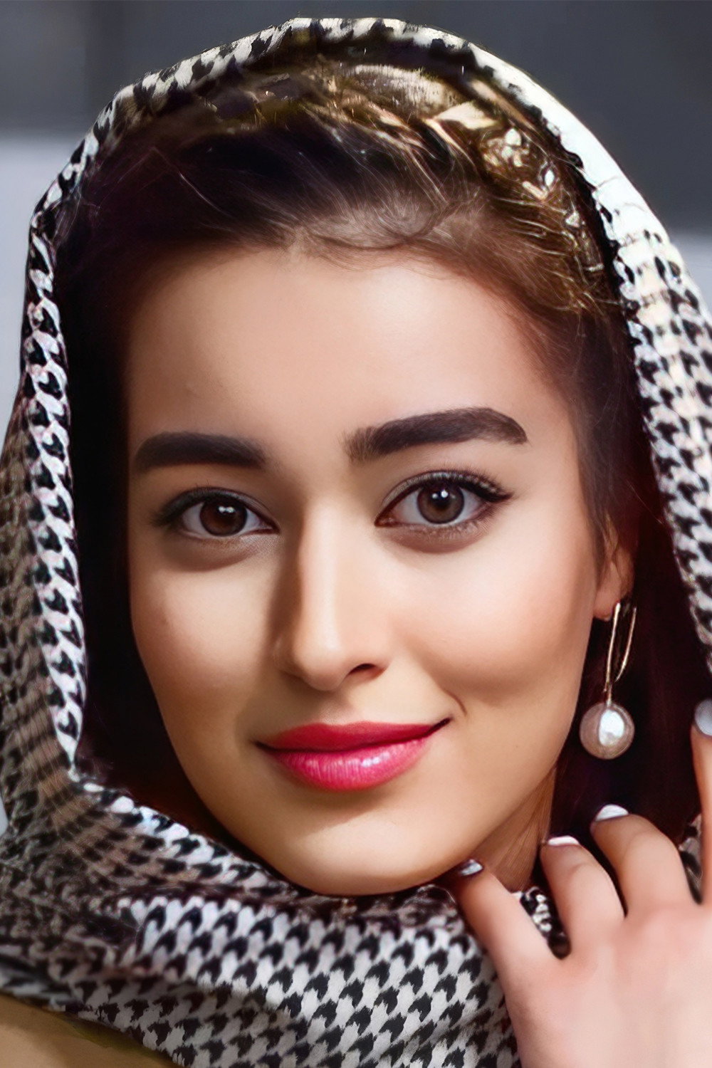 Mahlagha Meynoosh Zad as Simin in Atabai