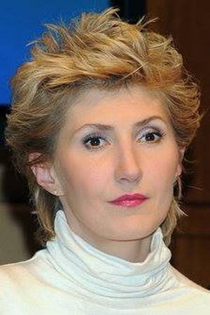 Iwona Wszołkówna as Asia in Camera Cafe