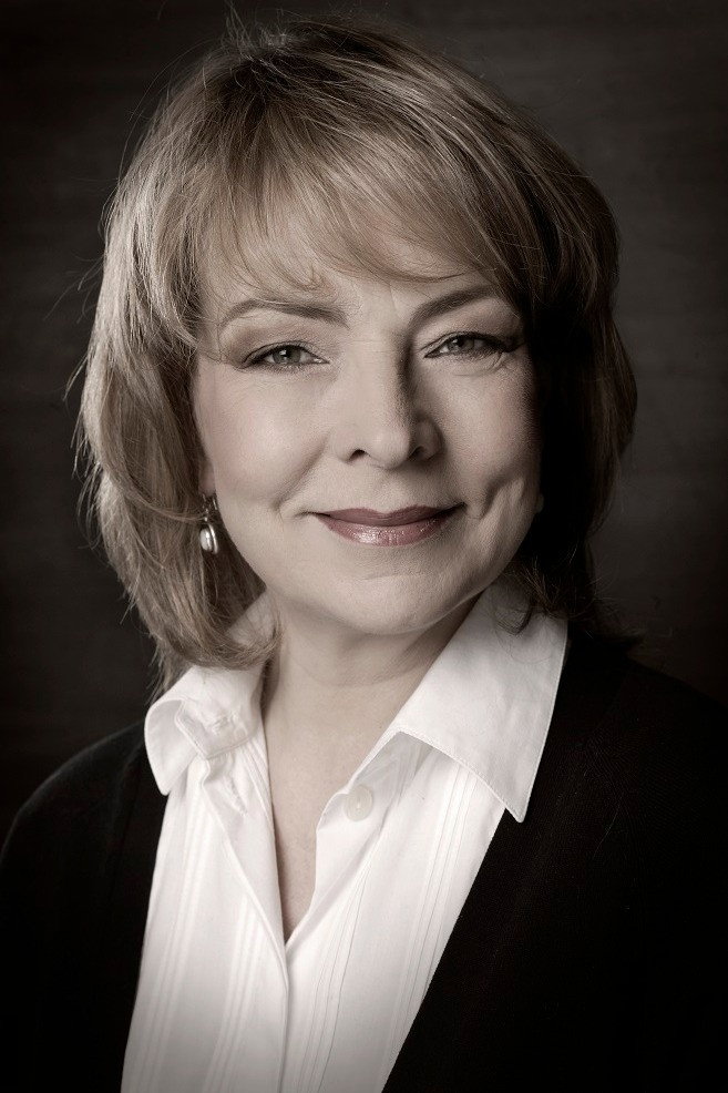 Ülle Kaljuste as Aunt Rutt in Touched by the Unknown