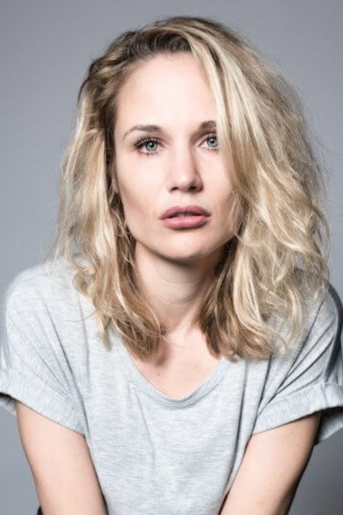 Kimberley Klaver as Ginger in Het imperium