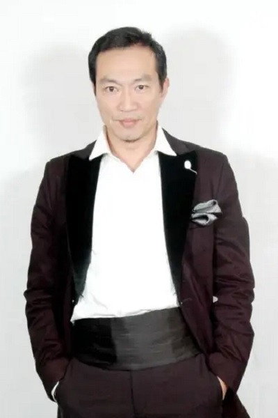 Shi Huang as 宇文全 in Mu Lan