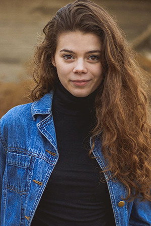Marie-Ève Beauregard as Sarah in The Dishwasher