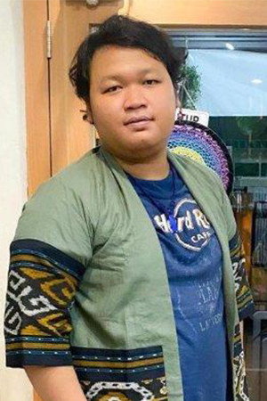 Rahmet Ababil as Armand in Temen Ngekost