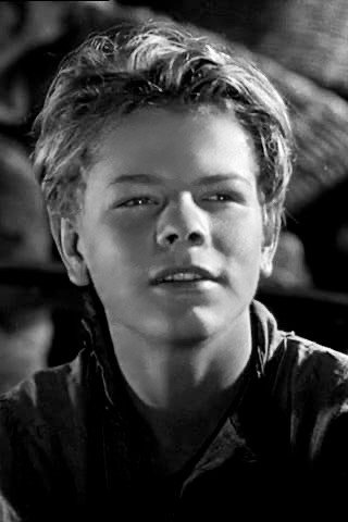 Алексей Лярский as Aleksei Peshkov (later, Maxim Gorky) in My Apprenticeship