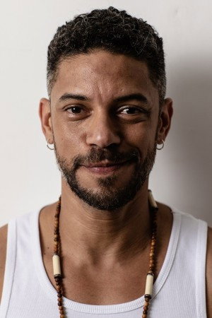 Paulo Lessa as André in As Dez Vantagens de Morrer Depois de Você