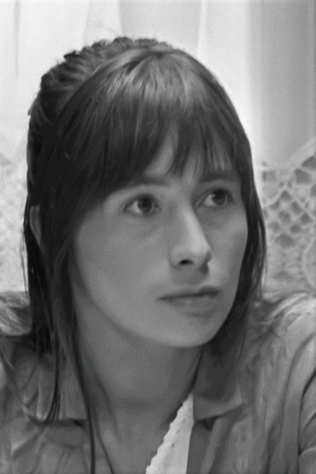 Josine van Dalsum as Annelies in De appelgaard