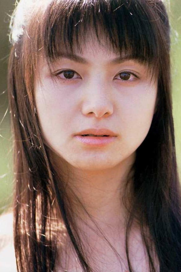城麻美 as Chizuru Yoshida in Hen vol. 2 Chizuru-chan to Azumi-chan