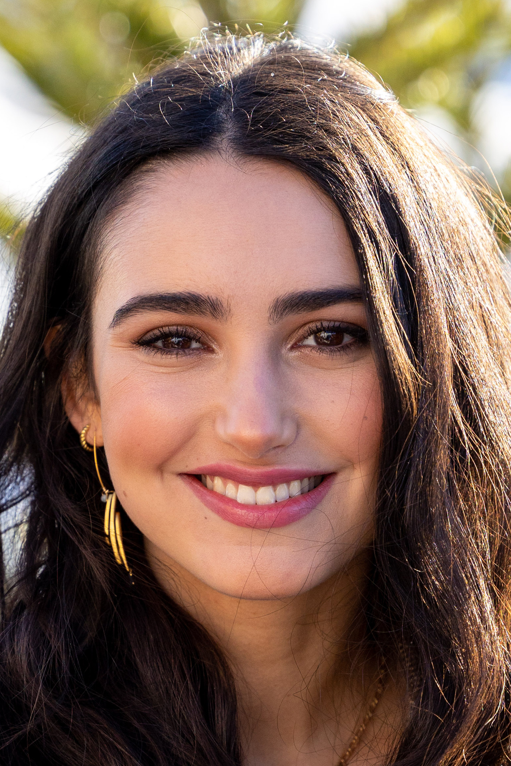 Louna Espinosa as Selma in Fires in the Dark