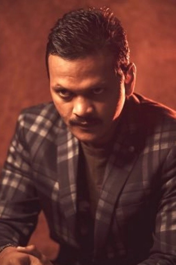 Raj Tirandasu as Suruli in Thadayam