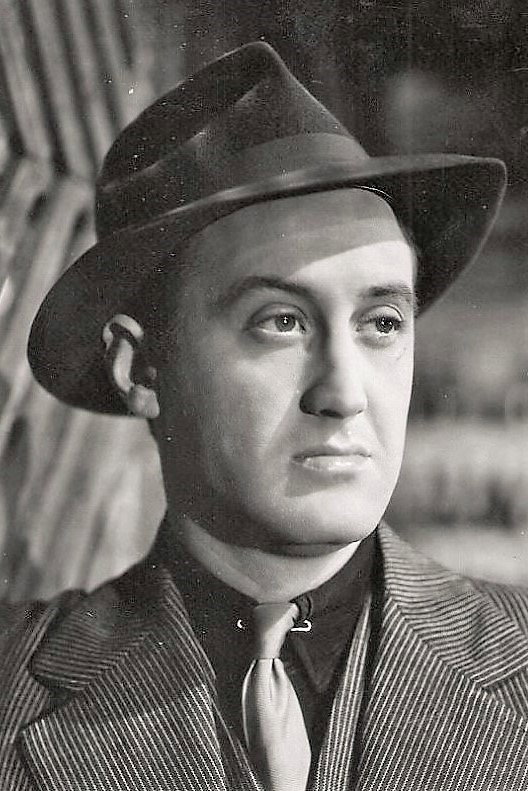 Fernando Nogueras as Frank Russell in Path Unknown