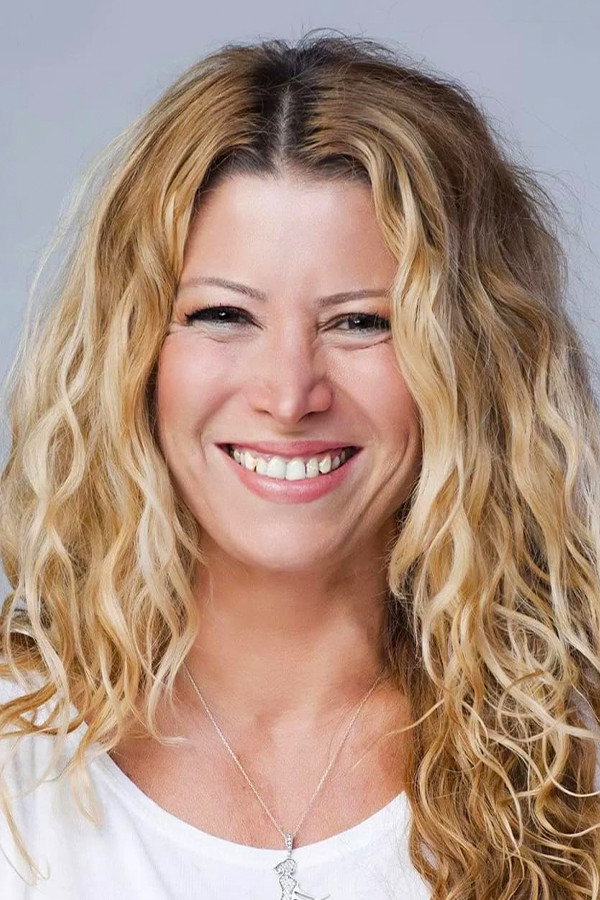 Ebru Karanfilci as Emilia in Sihirbazlık Okulunda Bir Türk
