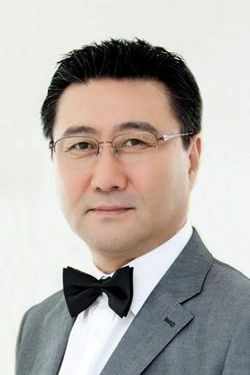 최정우 as Seo Jin-tak in Goodbye Mr. Black