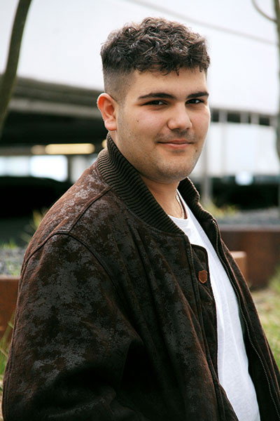 Danilo Kamperidis as Alexis Sisamakis in Ein Kreta-Krimi