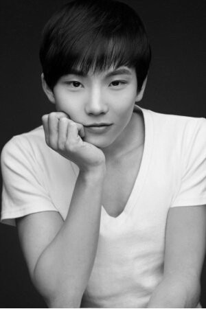 김최용준 as Dong-yoon in Han Gong-ju