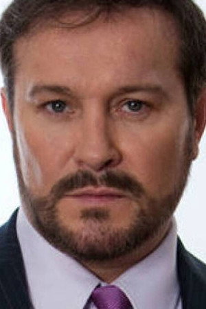 Arturo Peniche as Carlos Alberto Junquera in The Outsider