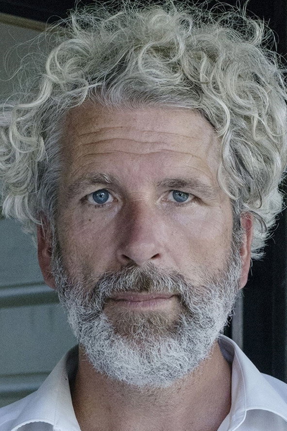 Dirk Stermann as Self - Host in Die Geschichte eines Abends