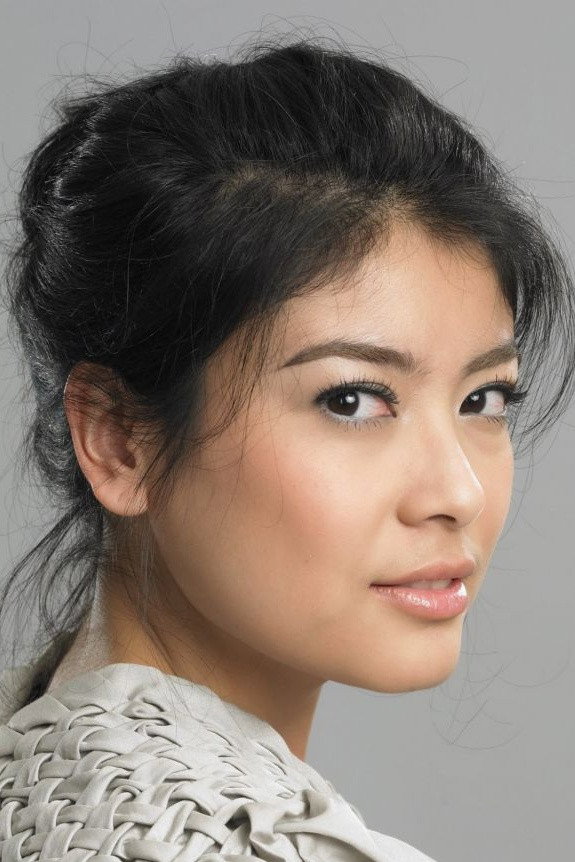 Sigi Wimala as Ratna Maria Kusnandar in Katarsis