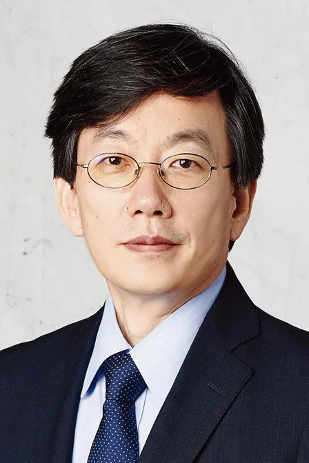 손석희 as Self in 대담 - 문재인의 5년