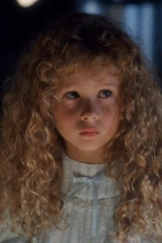 Sarah Rosen Fruitman as Zoey Russell in Borrowed Hearts