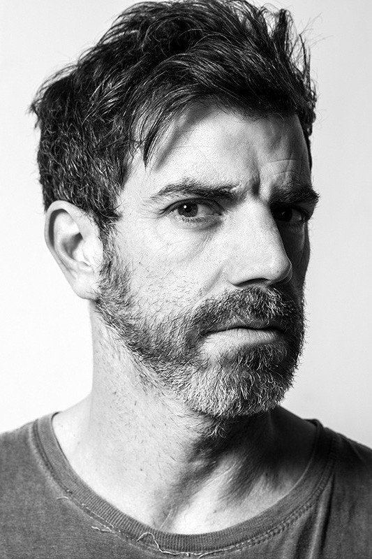 Mariano González as Miguel in El cuidado de los otros