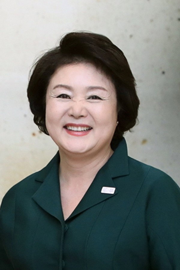 김정숙 as Self in This Is the President