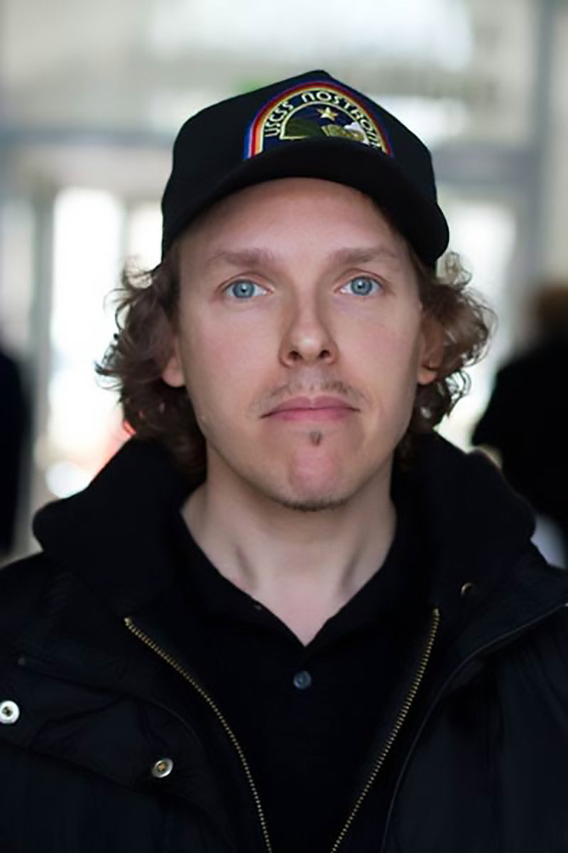 Johannes Grenzfurthner as Host / Doktor Ullmaier (voice) / Frau Schlammpeitzinger / Johannes Kepler / The 1% / Harnulf Rohrkrepierer in Glossary of Broken Dreams