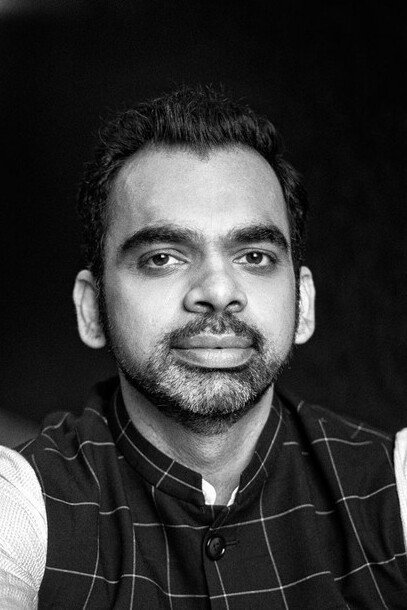 Rahul Deshpande as Vasantrao Deshpande in Me Vasantrao