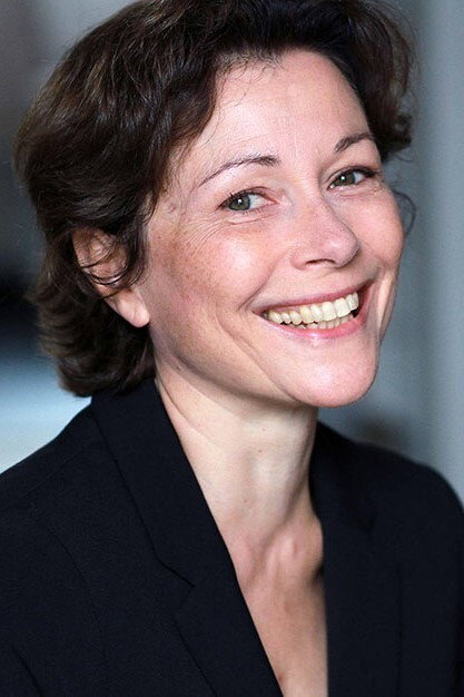 Christina Crevillén as Mère d'Emma in The Other Woman