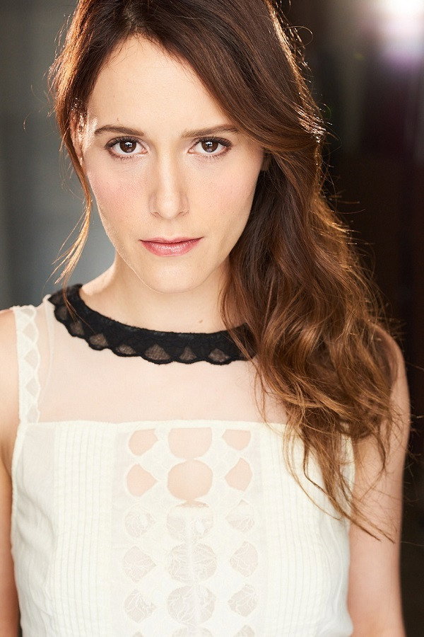 Hannah Ward as Sarah in Dead Inside