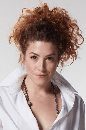 Alicia Kapudağ as Valerie in Housewife