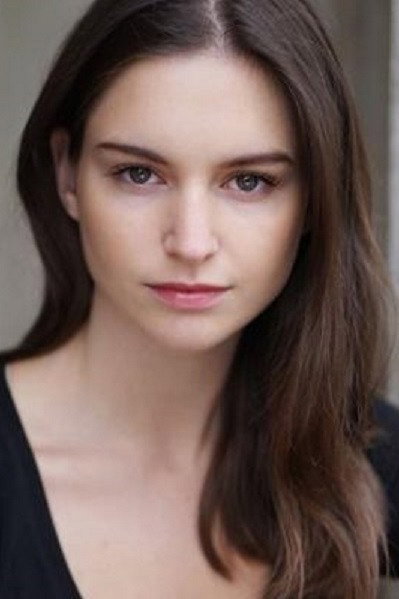 Vanessa Grasse as Nell Lewis in Agatha and the Midnight Murders