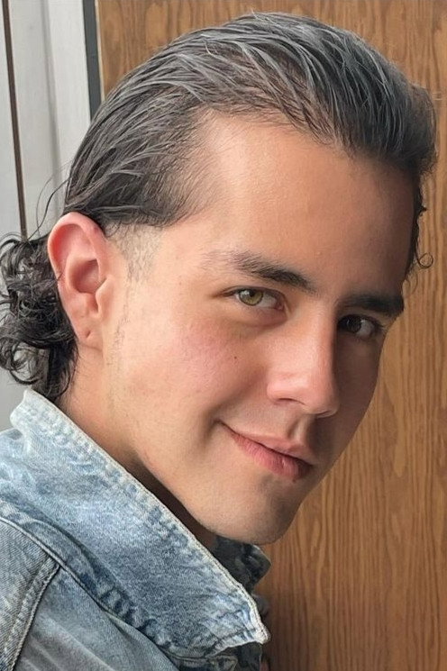 Carlos Meza as Andrés in Pink