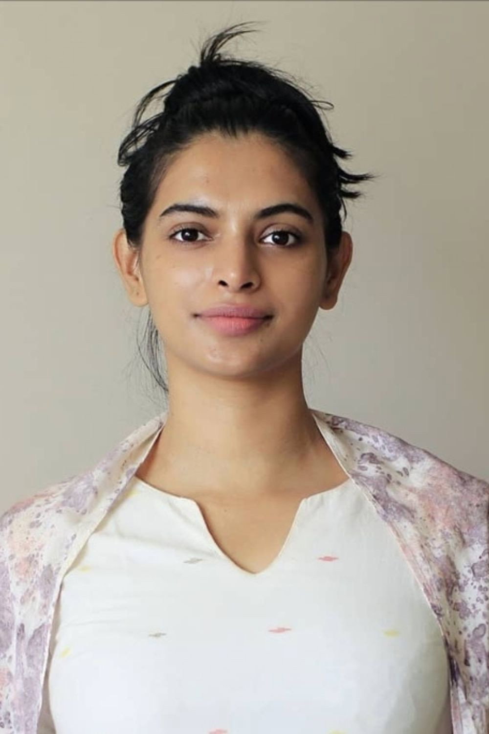 Amalda Liz as Divya in 9
