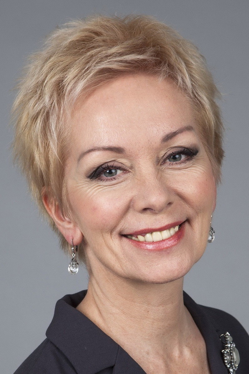 Любовь Германова as Rimma Pavlovna - expert in Raya Knows Everything