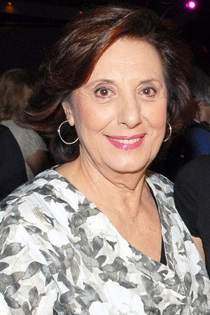 Αντιγόνη Γλυκοφρύδη as Rosa Engelmann in Front Page Woman