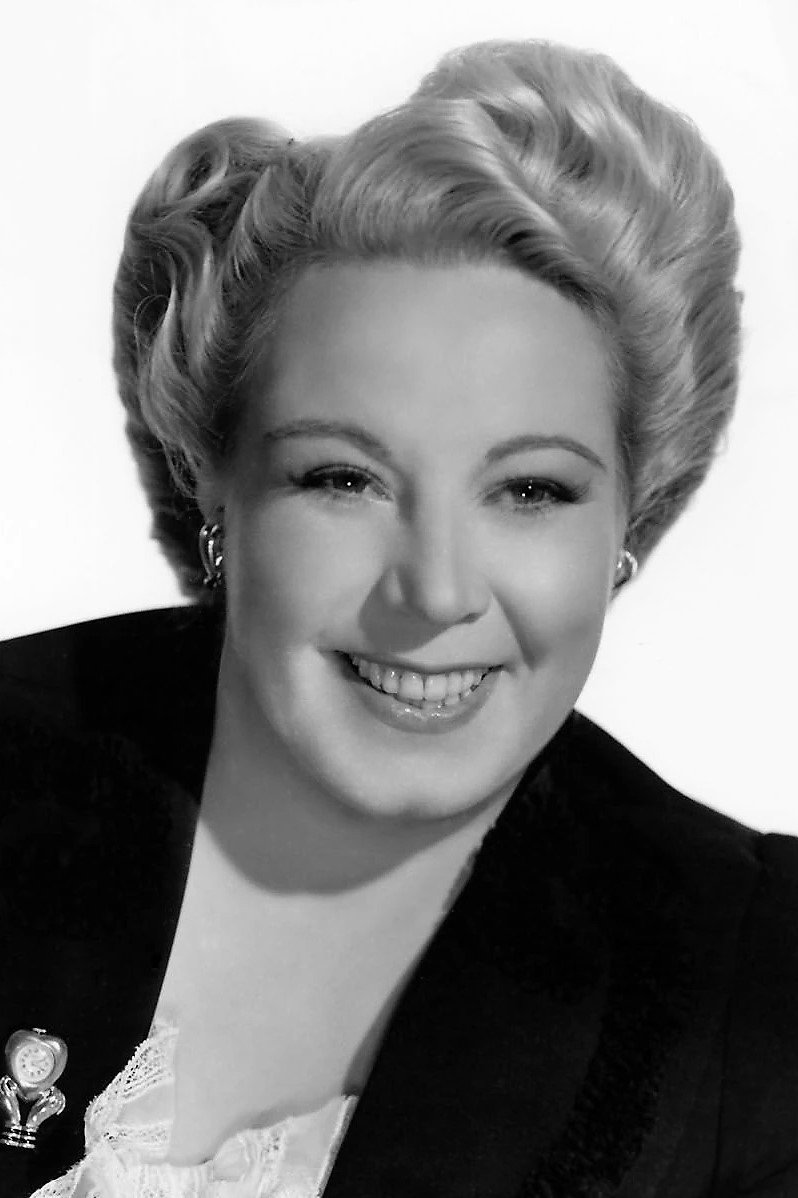 Connie Gilchrist as Pearl Delroy in Grand Central Murder