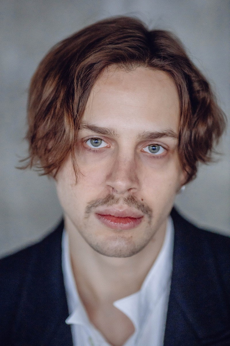 Василий Михайлов as Elisabeth's cavalier in Parquet