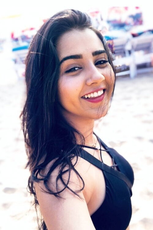 Roshni Walia as Aalia in Zero KMS